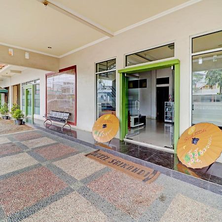 Oyo 90347 Hotel Srikandi Syariah Tasikmalaya Buitenkant foto