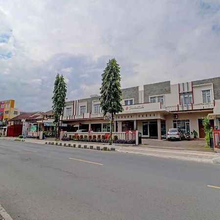 Oyo 90347 Hotel Srikandi Syariah Tasikmalaya Buitenkant foto