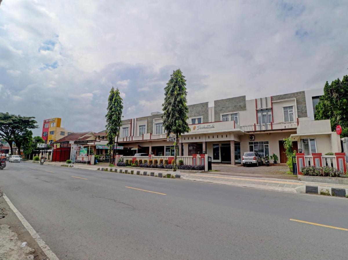 Oyo 90347 Hotel Srikandi Syariah Tasikmalaya Buitenkant foto