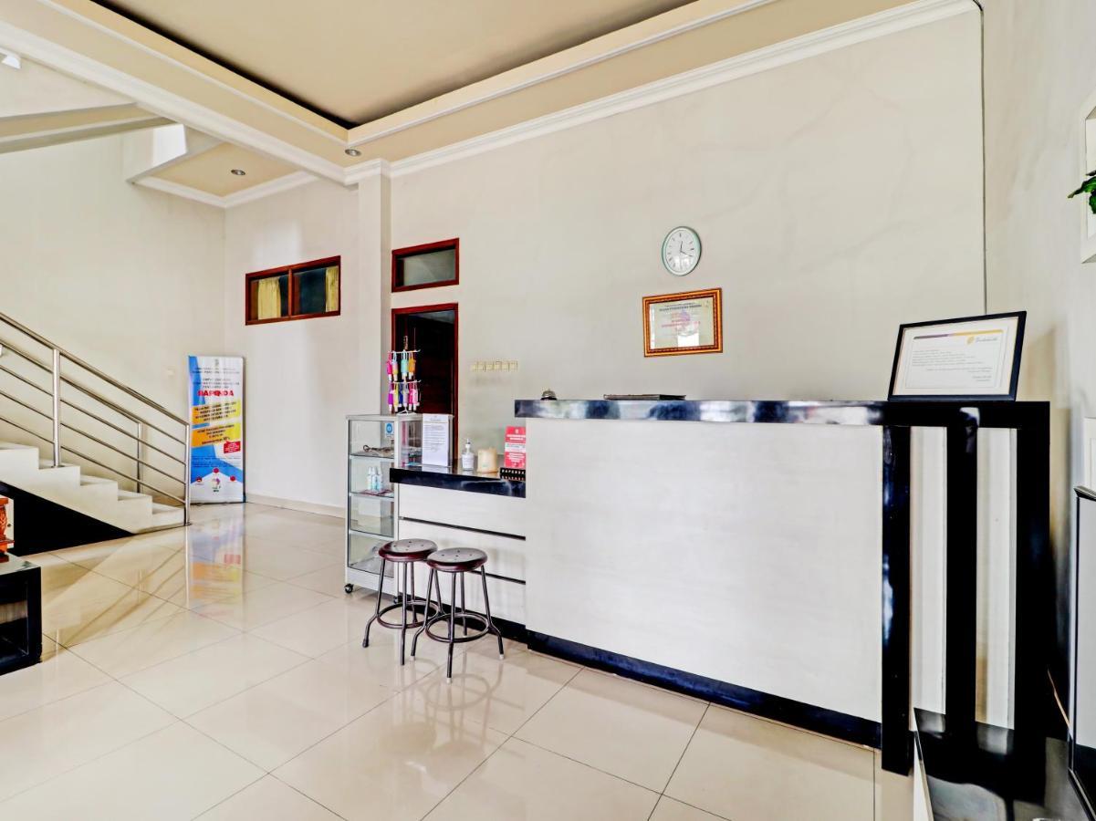 Oyo 90347 Hotel Srikandi Syariah Tasikmalaya Buitenkant foto