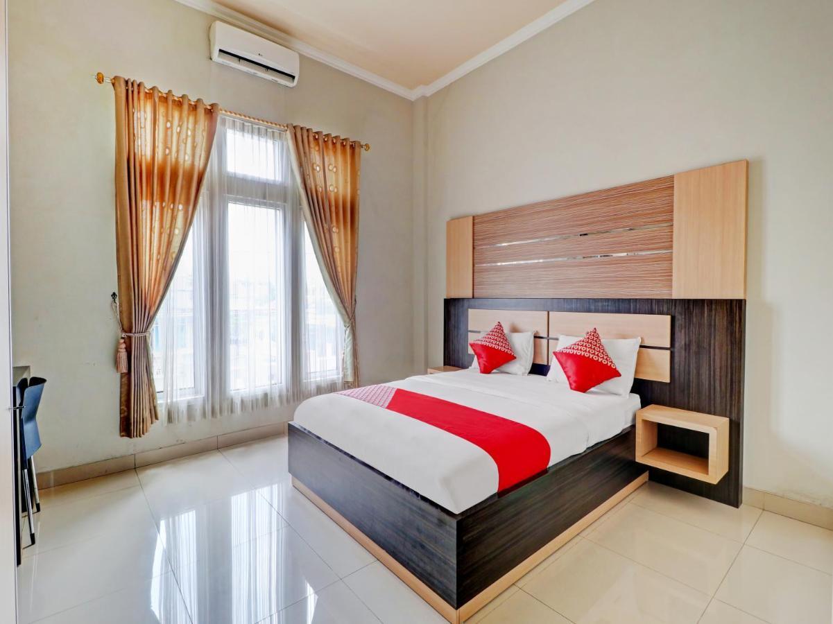 Oyo 90347 Hotel Srikandi Syariah Tasikmalaya Buitenkant foto