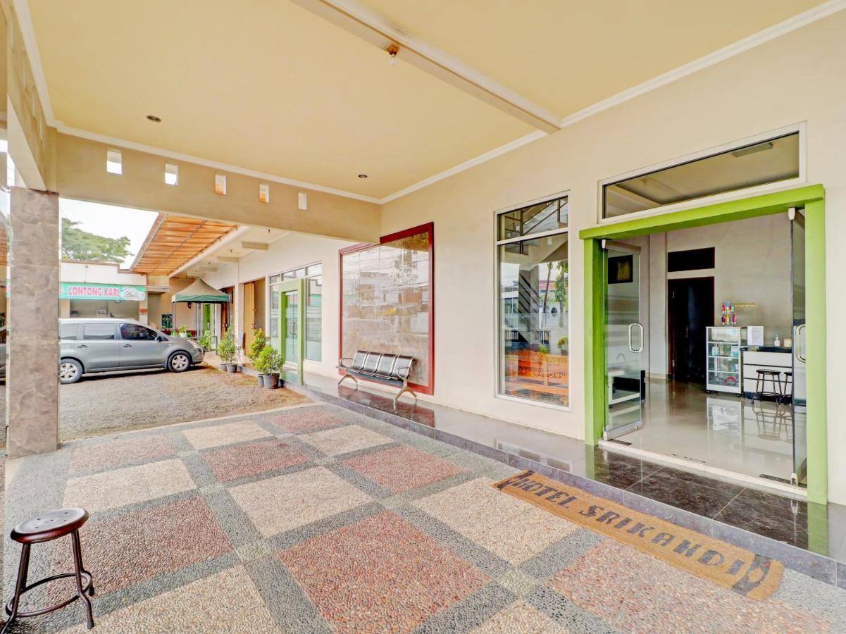Oyo 90347 Hotel Srikandi Syariah Tasikmalaya Buitenkant foto