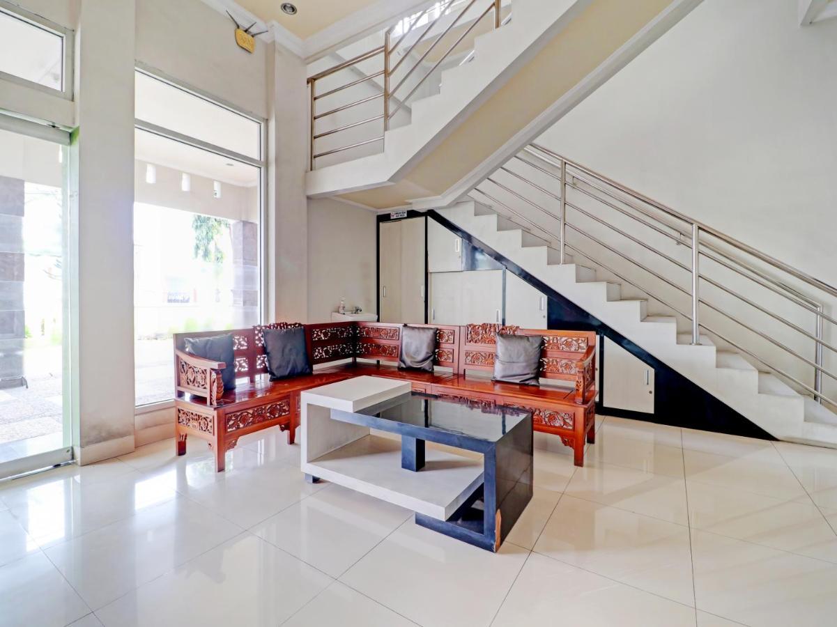 Oyo 90347 Hotel Srikandi Syariah Tasikmalaya Buitenkant foto