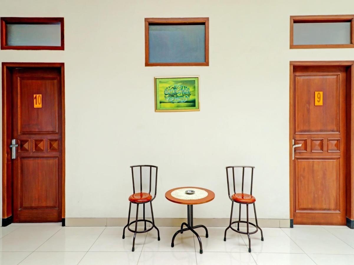 Oyo 90347 Hotel Srikandi Syariah Tasikmalaya Buitenkant foto