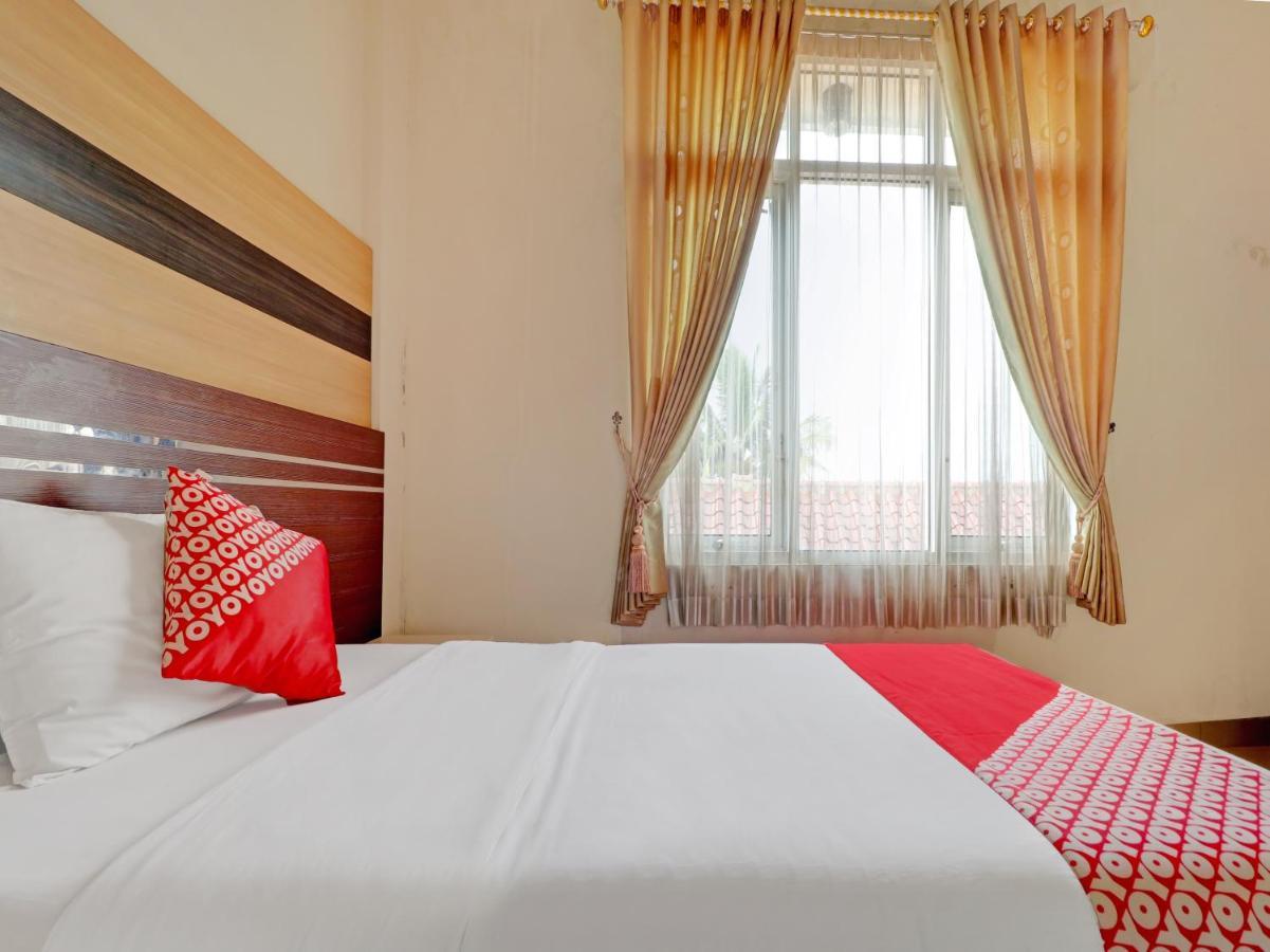 Oyo 90347 Hotel Srikandi Syariah Tasikmalaya Buitenkant foto