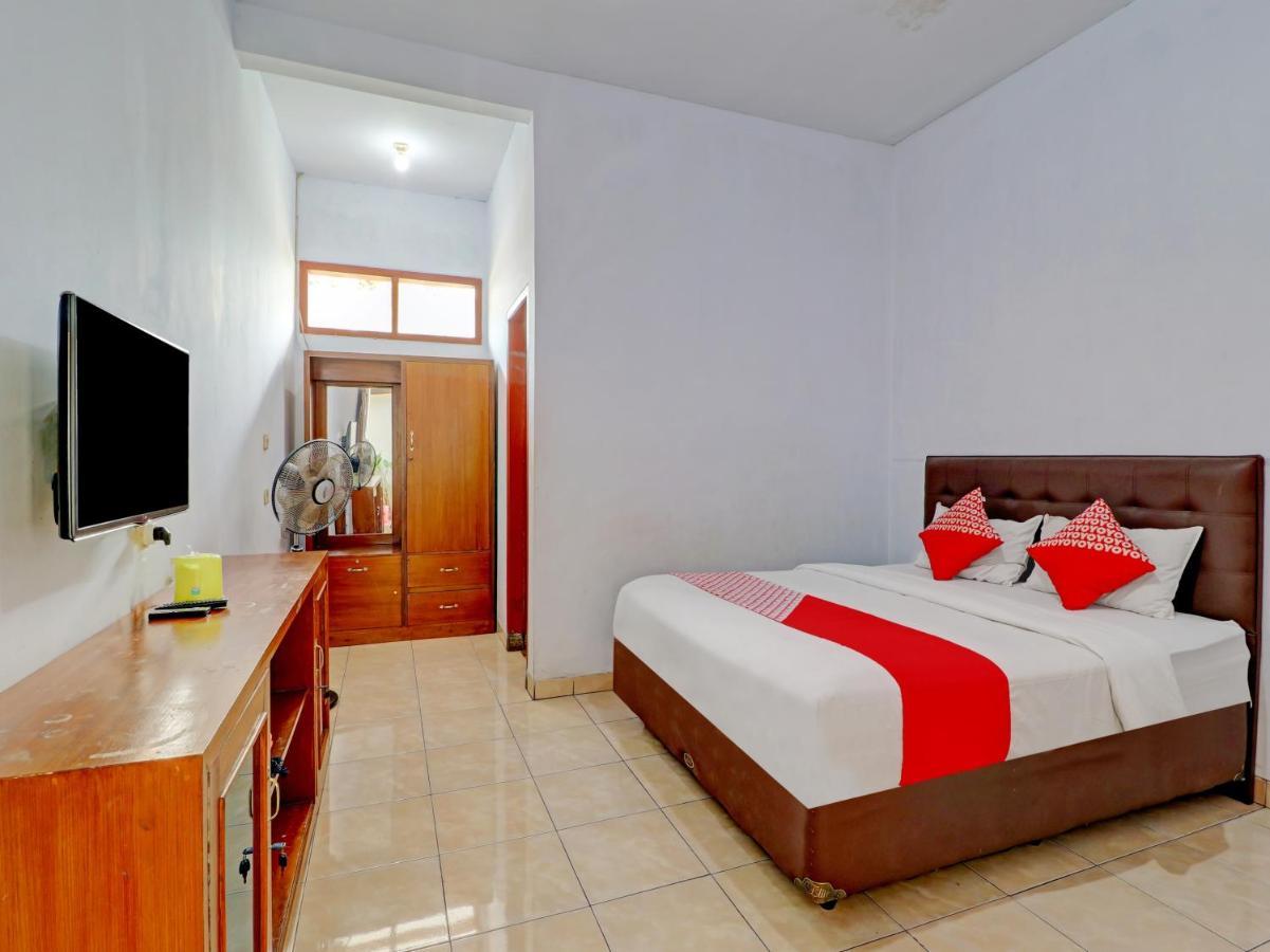 Oyo 90347 Hotel Srikandi Syariah Tasikmalaya Buitenkant foto