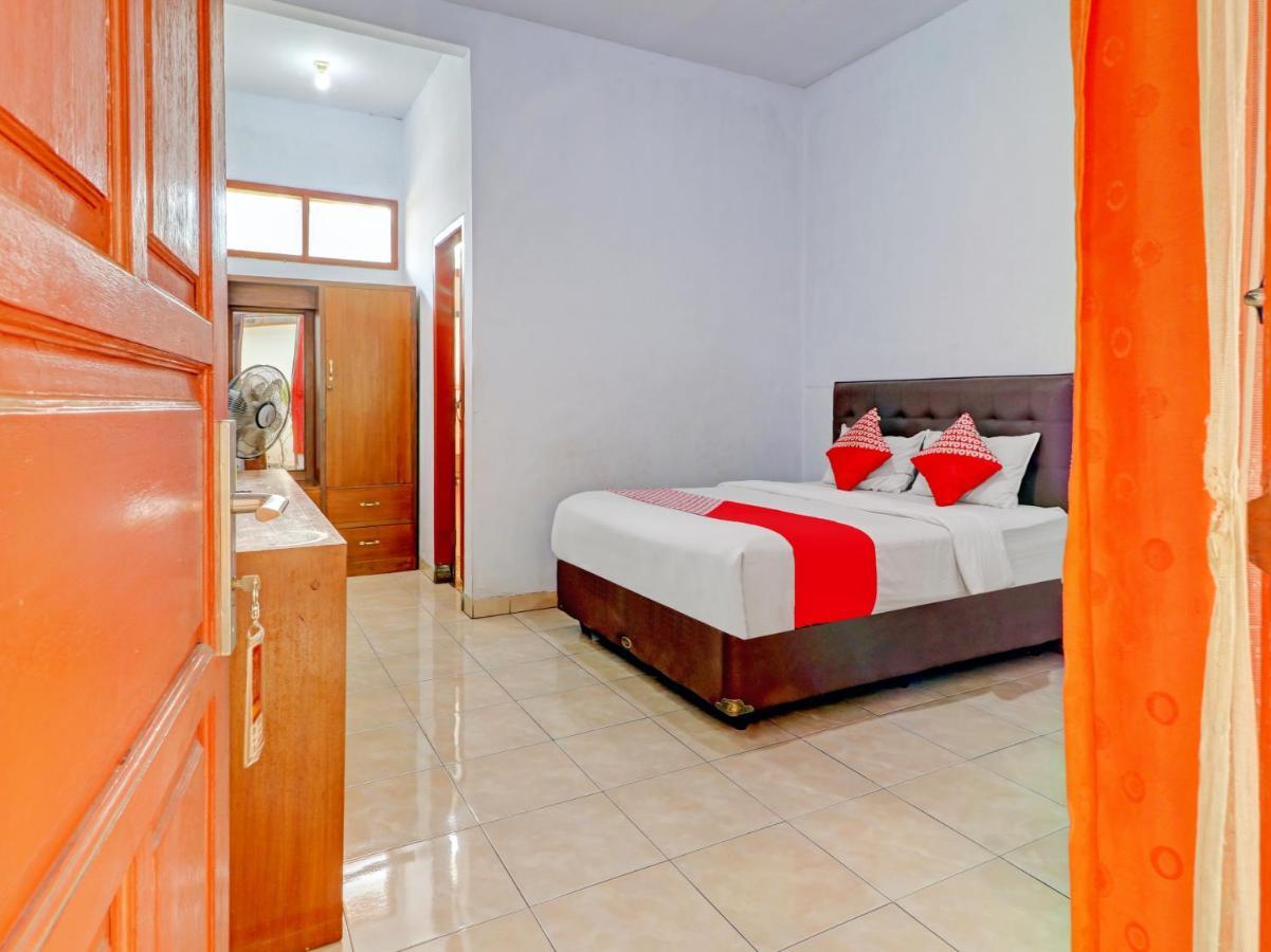 Oyo 90347 Hotel Srikandi Syariah Tasikmalaya Buitenkant foto