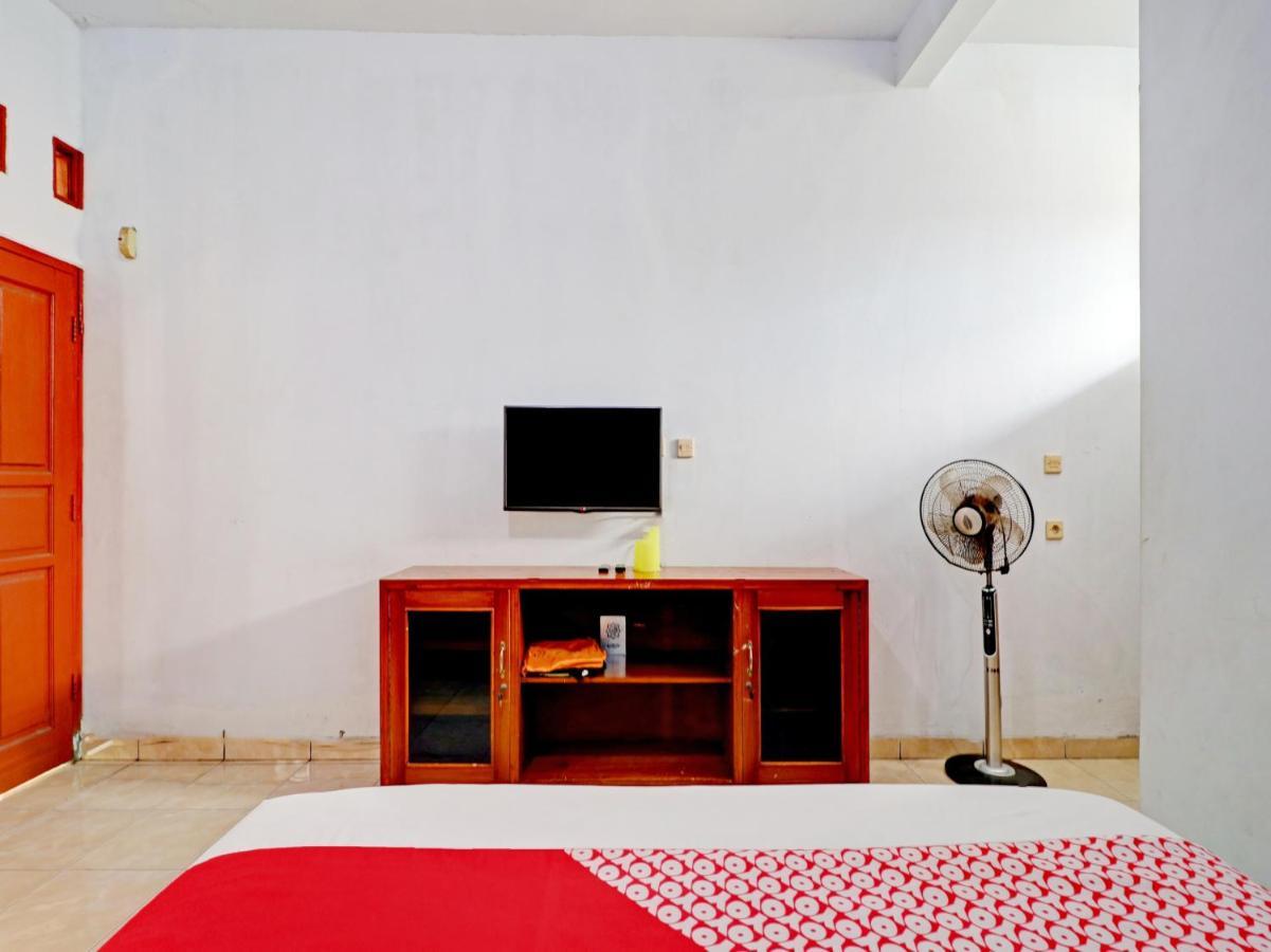 Oyo 90347 Hotel Srikandi Syariah Tasikmalaya Buitenkant foto