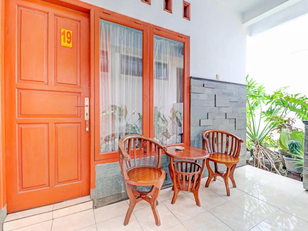 Oyo 90347 Hotel Srikandi Syariah Tasikmalaya Buitenkant foto