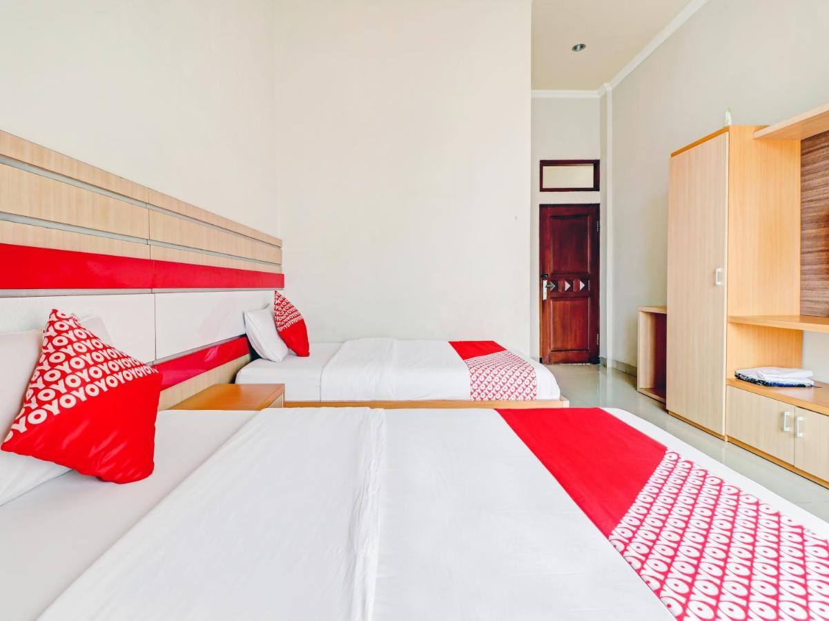 Oyo 90347 Hotel Srikandi Syariah Tasikmalaya Buitenkant foto