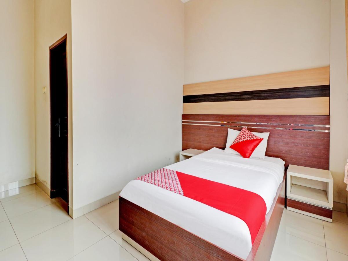 Oyo 90347 Hotel Srikandi Syariah Tasikmalaya Buitenkant foto