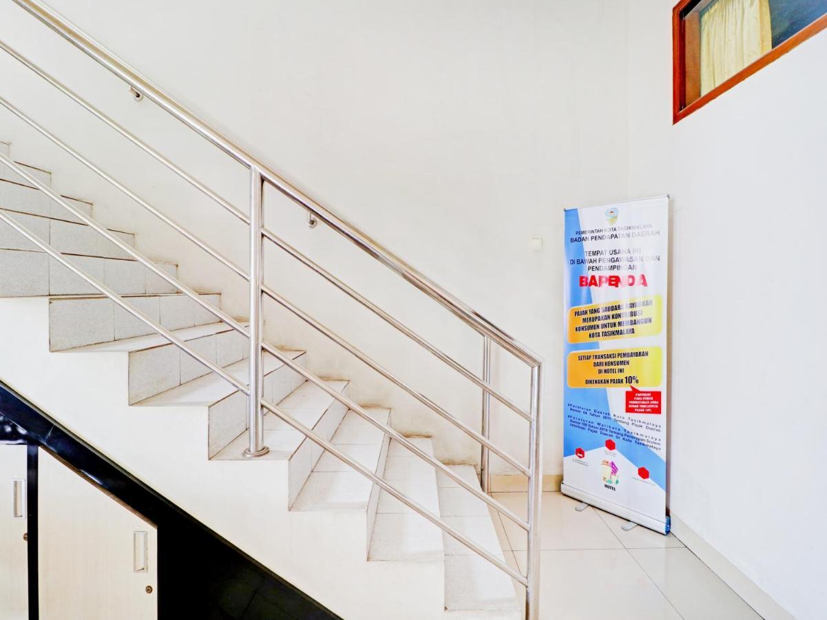 Oyo 90347 Hotel Srikandi Syariah Tasikmalaya Buitenkant foto