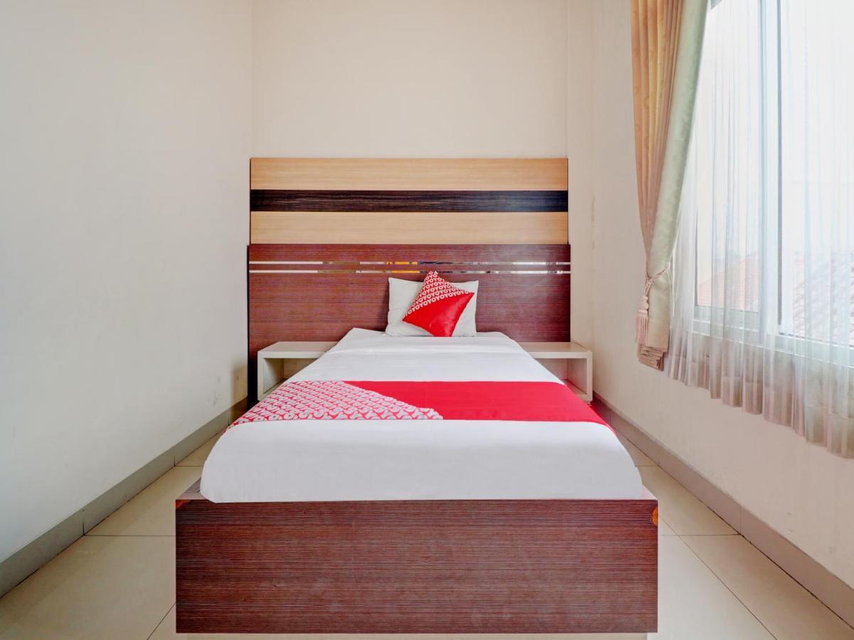 Oyo 90347 Hotel Srikandi Syariah Tasikmalaya Buitenkant foto