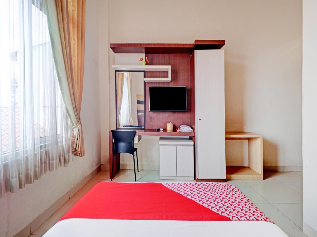 Oyo 90347 Hotel Srikandi Syariah Tasikmalaya Buitenkant foto